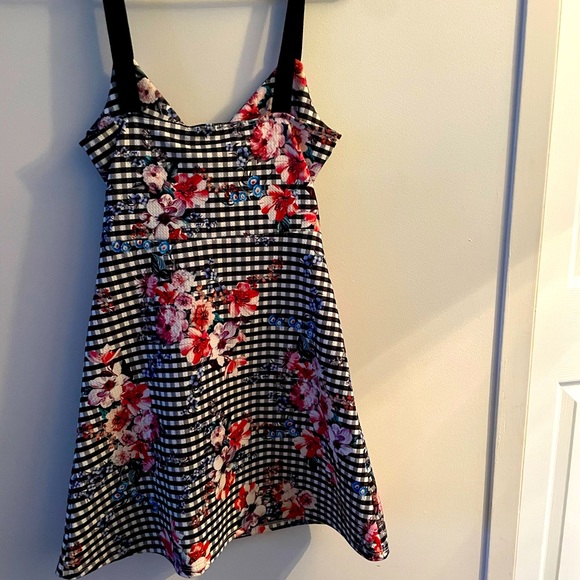 Dress - Picture 3 of 6